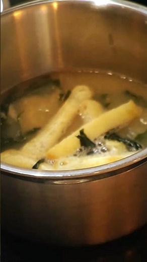 わかめと油揚げの味噌汁🤍👩‍🍳🍽️ #簡単レシピ#おうちご飯#asmr