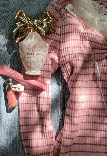 how I love these abercombie sweaters🌸💕@abercrombie & fitch #pusheen_cutie #outfitsinspo #cute #abercrombie #2000