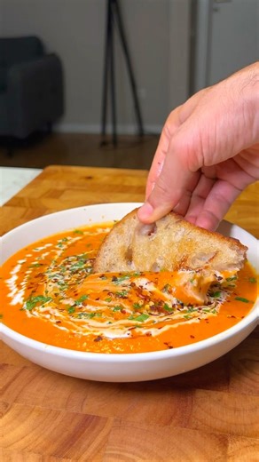 How to make creamy coconut sweet potato carrot soup
