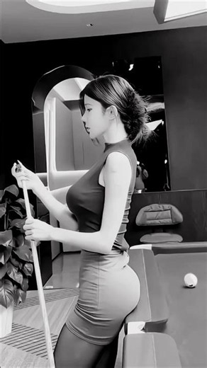 Asian Girl Showing Amazing Snooker Skills #Snooker #Billiards #YouTubeShorts #ViralShorts #Trending