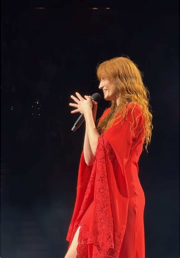 @Florence @The O2 Intro to You Can Have It All - London N2 #florence #florenceandthemachine #london #live #fyp