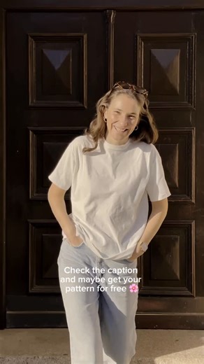 Pins & Patterns | Free & Paid sewing patterns on Instagram: "Finally 🌚 After maaany months, the pattern for the T-Shirt is ready and available at my website. When i talked about this project, i often got asked “why whould someone sew a basic T-shirt? You can get that for 5 Euros at H&M” - and we’ll yes thats true, but i think when you start sewing, its good to start with a project that doesn’t feel overwhelming and gives you a fast success. And second, i just love sewing clothes, that i can wea