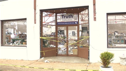 Destructive tornado hits Alabama town