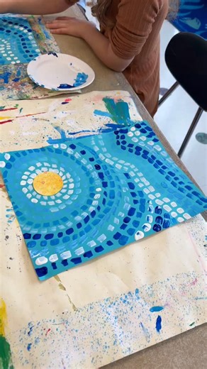 Katie Allain 🎨 on Instagram: "The most magical first grade paintings inspired by Alma Thomas!! This is always such a successful lesson, and the kids are so proud of their efforts and outcomes! I have an in depth tutorial for this project in my TPT that features 2 different designs options. This project is also included in my Alma Thomas inspired bundle. If you’re interested or either comment “Alma” or “Bundle”, make sure they are separate comments if you want me to send you both links because m