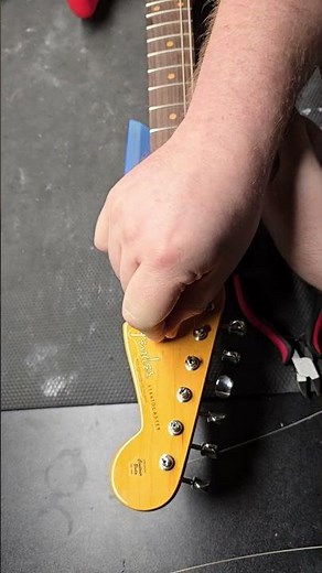 How to Restring Vintage Style Tuners#guitartech #guitarrepair #fender #stratocaster #telecaster