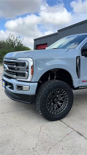 Ford F250 coming in for a @Fabtech Motorsports 4 Inch Dirt Logic 4.0 Coilover Suspension Lift, @Vossen Wheels HFX-1 Wheels wrapped with the @Nitto Tire Recon Grapplers! #fordf250 #dieseltrucks #vossenwheels #nittotires #rgv