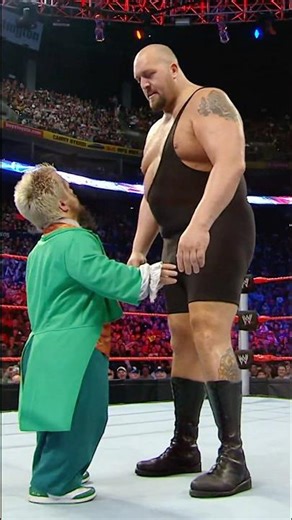 WWE's Tallest vs. WWE's Smallest! 😳