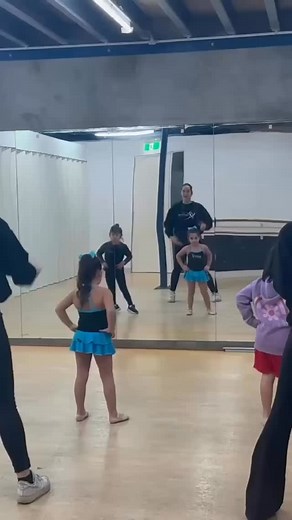 WIGGLING INTO OUR MID YEAR DISPLAY 🎶💕 ✨ Our Little Wiggles are getting ready to take the stage at our Mid-Year Display this Sunday and we absolutely can’t wait! 🩷 ✨ As part of our Wiggles World of Dance program, our 3–5 year olds have been learning important skills like rhythm, coordination, musicality and confidence. 🌈 ✨ With the guidance of Miss Alyssa and Miss Amelia, they’ve also been developing teamwork, listening skills and the joy of performing. 🩰 ✨ Their wiggly dance is packed with 