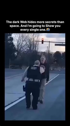 @crashoutfeeds on Instagram: "@crashoutfeeds Se não for 💅 segue 👆🏻 O Boston Dynamics Spot, o famoso “cão-robô”, é um dos robôs mais avançados do mundo. Projetado para atuar em ambientes extremos, ele consegue navegar sozinho, evitar obstáculos e realizar tarefas que seriam perigosas para humanos. Algumas características impressionantes do Spot: Mobilidade: Spot caminha, corre e até sobe escadas com estabilidade, graças aos seus sensores de profundidade e visão 360°. Auton