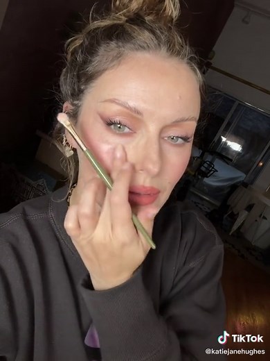 Pinpoint Highlighter Makeup Tips by KJH