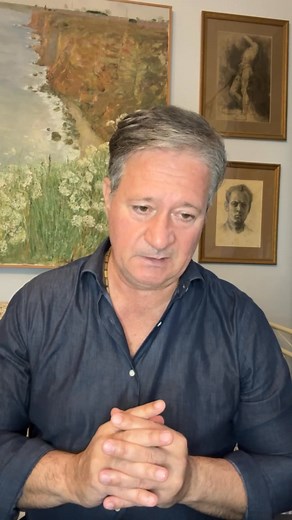 A trecut ‘ tacit ‘ , adica ‘ pe burta ‘ de Senat, legea cu reducerea numarului de parlamentari. Asta arata ca nu prea au de gand sa o voteze, altfel, dupa prelungirea termenului ar fi fost un vot serios, nu o trecere fara asumare la Senat, pe… trecerea timpului de soluționare. Asta arată ca cei 7,7 milioane de români care au cerut asta prin referendum, mai ieri :), în 2009, au dreptate, aleșii ăștia sunt prea mulți, și sunt plătiți degeaba, proiectele trec prin parlament, nu votate, ci tocmai pe