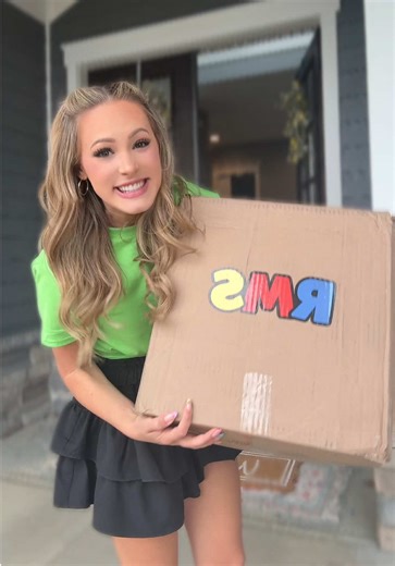 BEST. DAY. EVER. Want to enter the giveaway? Follow me & @RMS USA - GOOD LUCK EVERYONE! 🍀 comment a 🥟 when done