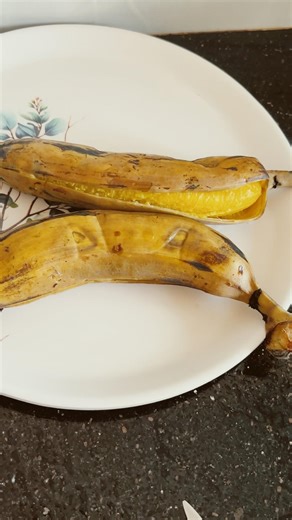 Can you eat banana on an empty stomach in the morning? #tranding #youtubeshort #shorts #fruits #g...