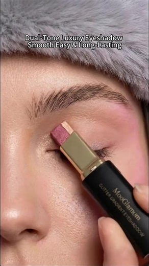 Easy, Effortless & Beautiful eyeshadow. No skills needed, one swipe away from perfection