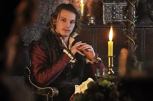 Anonymous, il mistero sulle opere di Shakespeare visto da Emmerich [La recensione]