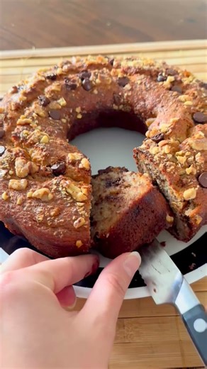 Bayan’s kitchen 🥣 on Instagram: "Super Moist Banana Bread 🍌🍞 A couple tips before you start baking: - the riper the bananas, the better - make sure your baking powder and baking soda are not expired. If they smell like paint, they need replacing - make sure your butter is room temp Wet ingredients: 4 small ripe bananas or 3 large 1/2 cup coconut milk Dry ingredients: 1.5 cups flour 1 tsp baking powder 1 tsp baking soda Assembly bowl: 1/2 cup butter, softened 1 cup sugar 1 egg 1 tsp vanilla 1/