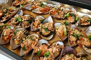 Chem chép nướng mỡ hành - Vietnamese grilled mussels - Helen’s Recipes Official Website