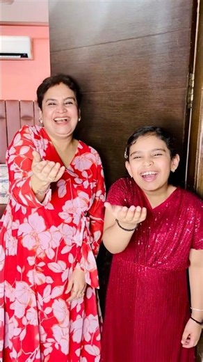 Kashvi Aur Mumma Kisko Dekh Kar Itna Hase 😂 #shorts #kashviadlakha #kashviadlakha