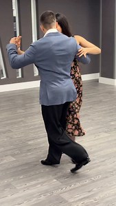 🌹 In the Milonguero style, Giros can be done in close embrace! 🫶 They are generally full of deep Sacadas, and the Follower can add many Ganchos as Adornos! ✨ Interested in trying Argentine Tango? Join our NEW BEGINNER COURSE starting on September 12th! 💃🏻 Every Friday at 7:30pm and Sundays at 1pm in Central London! 👉 Book your Early Bird spot here: https://theargentinetangoschool.com/book-your-course/ 👈 👠👞 Our Tango shoes are from @movimientotangoshoes ✨ #tango #tangoargentino #tangoclas