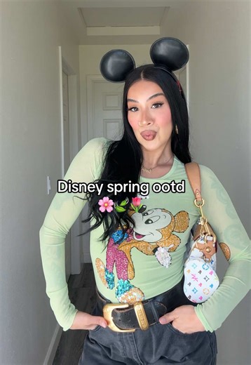 Spring Disney Outfit Ideas for Big Bottoms
