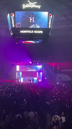 😂 | Tina Armstrong