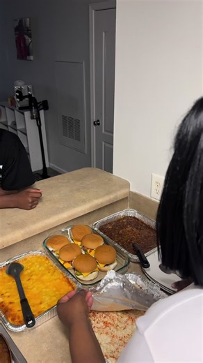 Memorial Day Feast: Cheeseburgers & Mac & Cheese