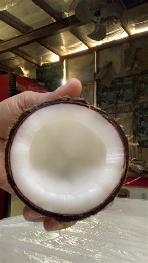 ‏#🥥 Removing coconut from coconut shell #