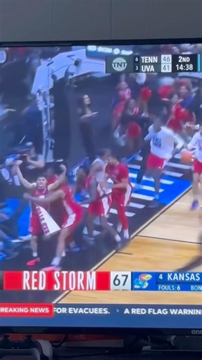 GAME WINNING LAYUP! 🔥 #rickpitino #stjohns #marchmadness #collegebasketball #kansasbasketball