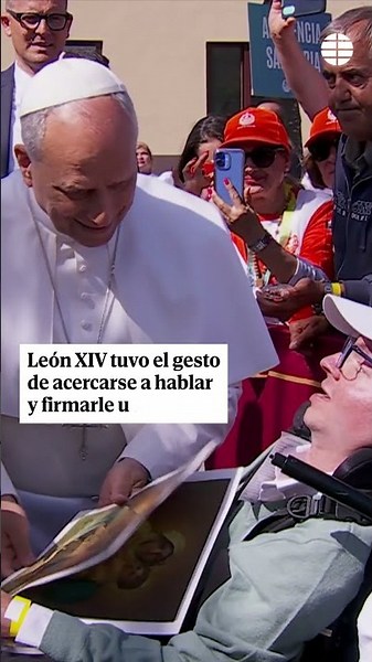 El Papa rompe el protocolo en Tenerife para hablar con un joven enfermo de laminopatía #Papa