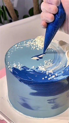 Simple techniques to create a stunning sea design on your cake using basic tools #CakeDecorating