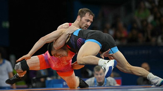 USA's wrestler Spencer Lee downs China's Zou in 57kg opener