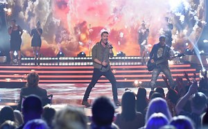 Nick Fradiani - Beautiful Life - American Idol 14 Coronation Single VIDEO