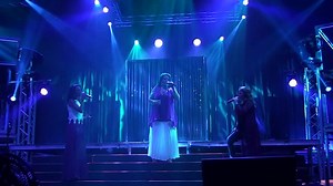 Gran velada la que brindó Grupo Pandora a sus fans con #PandoraAlCubo tour, en el marco de sus 30 años de carrera artística. 8,500 asistentes corearon sus canciones y se emocionaron con los temás que el trio femenino hicieran famosos en los 80's, además de disfrutar de los nuevos temas del disco #Pandora30. Video y texto: Jaime A.M. | ETICS Live