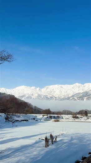 青空・雲海・雪景色。冬後半になるとこんな絶景を楽しめる日も増えますね。日差しが気持ちいい。 #白馬村 #自然暮らし #冬 #japan #絶景