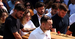 Carrying red wreath, Liverpool players join family for Diogo Jota's funeral