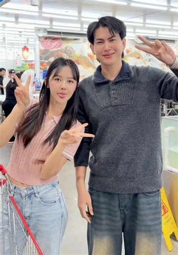 บังเอิญเจอแฟน เคาท์ดาวน์ด้วยกันปีที่สองแล้วนะ🥰💖💖 @พี่เสือมาแล้ว(4.3M)🐯 @หนู หลิ่ง @บ้อค ปุ้น ปุ้น @ลอนอ🧏🏻‍♀️ @ซิตตี้ @ไตเติ้ล #อาเมย์ชาวสวน #vlog #เคาท์ดาวน์