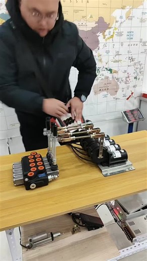 That sounds so good, a shocking voice，👑Customized construction machinery remote control, 💍concrete pump truck remote control, 👍🏻crane truck remote control, ✊🏻special equipment remote control, 🤝🏻customized remote control. #Crane #HeavyEquipment #Construction #Lifting #CraneOperator #RadioControl (Cargotec) #Epsilon #Copma #Liebherr #Terex #Tadano #Konecranes #Demag (Terex) #Sennebogen (Manitowoc) #ABUS #Baumaschinen #Grue #Grua #Gru #Dźwig #Kran #EquipoPesado #Grúa #Guindaste #MaquinariaPe