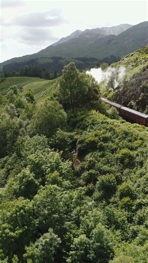 Planning your holiday to Scotland in 2026? Here's our pick of the best train journeys in Scotland: https://www.discoverbritain.com/journey-planning/routes-tours-cruises/best-train-journeys-scotland/ | Scotland Magazine