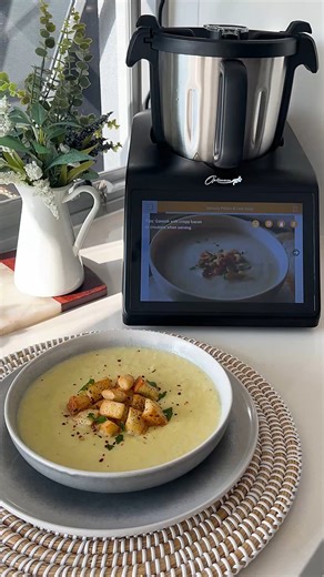 🥔 Easy Potato and Leek Soup Recipe – Made in the Optimum Thermocook Pro M 3.0 🍵 Looking for an easy and creamy potato and leek soup recipe? This warm and comforting homemade soup is full of flavour and incredibly simple to make – thanks to the Optimum Thermocook Pro M 3.0, an all-in-one cooking appliance that chops, sautés, simmers, and blends for you. 🙌 No need for stirring or multiple pots. Just add your ingredients, select the built-in soup program, and enjoy a smooth, nourishing soup in m