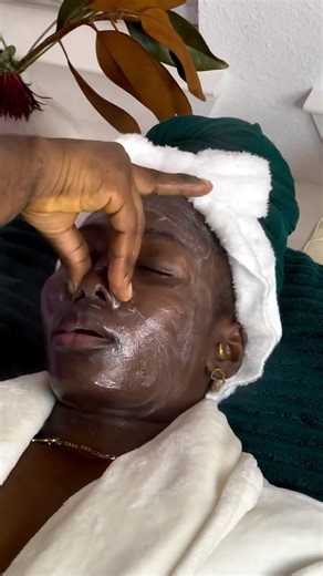 𝙰𝚁𝙸𝚂 🇩🇴🗽 on Instagram: "Massage therapist? Esthetician? Chef? Nah, just hopelessly in love. 😂❤️"