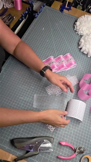 Hello Kitty stopping by. #learnontiktok #hellokitty #tutorials #homecoming #hoco