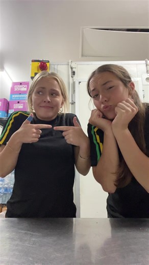 Yellow hearts 💛 #subway #kawaii