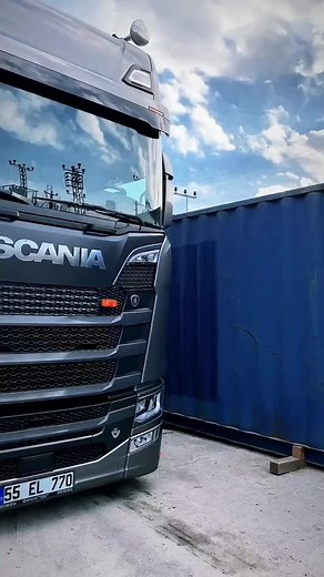 Scania 770S V8 Trucking in Stunning 4K Resolution