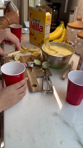 Paula Deen's Banana Pudding Recipe: Easy & Delicious