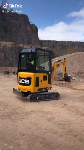 Exploring a Mini Digger for the First Time | JCB 19C