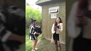 美女内急找不到女厕所，结局尴尬了