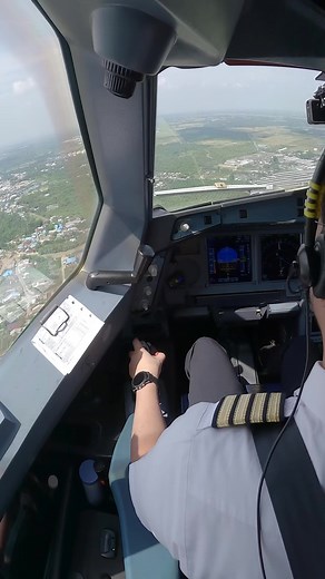 869K views · 10K reactions | A330 LANDING COCKPIT VIEW #fyp #reelsvideo #reels #viral #lionair #lionairgroup #airbus #a330 #planespotter #landing | HMW | Facebook