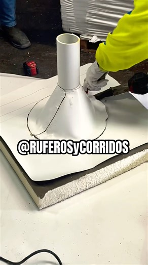 Roof pipe flashing #subscribe #ruferosycorridos #ruferos #commercialroofing #training #construction