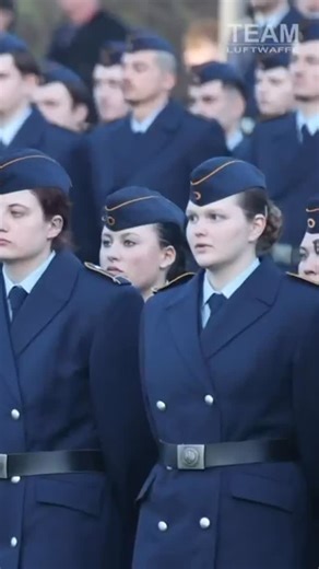 Team Luftwaffe on Instagram: "🇩🇪✈️ Öffentliches Gelöbnis in Germersheim Gestern legten 430 Rekrutinnen und Rekruten im Stadtpark Germersheim ihr Gelöbnis bzw. ihren Eid ab – ihr großer Tag und zugleich das größte Luftwaffen-Gelöbnis des Jahres. Generalleutnant Lutz Kohlhaus erinnerte in seiner Rede an Treue, Verantwortung und den Dienst für Deutschland. 🫡 Das Luftwaffenausbildungsbataillon Germersheim – gemeinsam mit Roth das „Tor zur Luftwaffe“ – bildet Mannschaften und 
