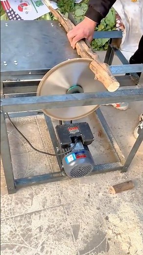 Practical Wood Cutting Using a Compact Electric Circular Saw Machine